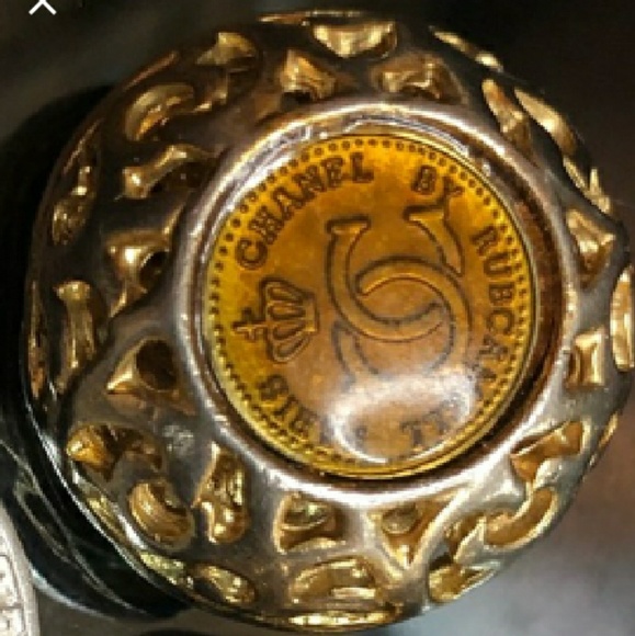 CHANEL Jewelry - ❤Rare Find ❤Chanel ❤RubCamell Paris clip earrings